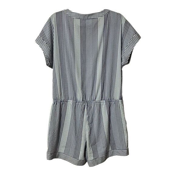 Vineyard Vines Womens Size Medium Blue White Stripe Seersucker Romper - Picture 4 of 5